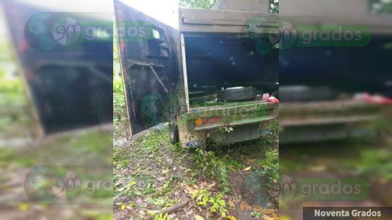 Tras emboscada a policías en Aguililla, Michoacán localizan camioneta blindada y baleada - Foto 1 
