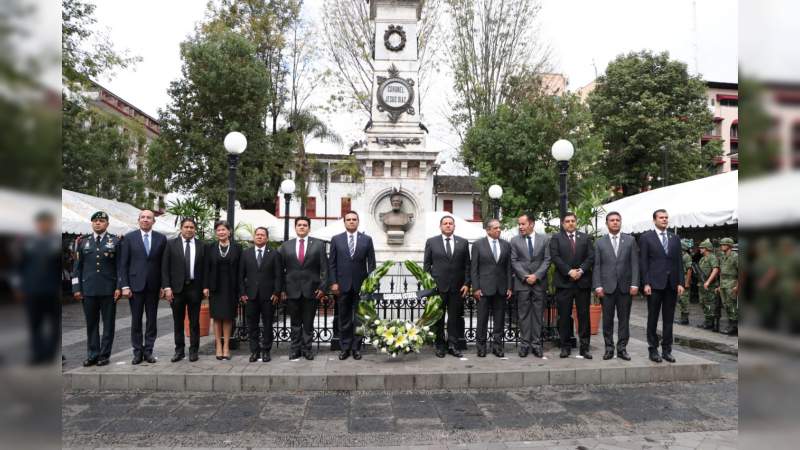 Asiste Poder Legislativo a acto cívico por el CLIV aniversario luctuoso de los Mártires de Uruapan  - Foto 1 