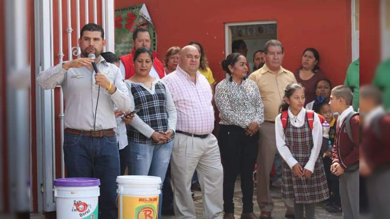 Octavio Ocampo en Zitácuaro, Michoacán se compromete a fortalecer al sector educativo - Foto 0 