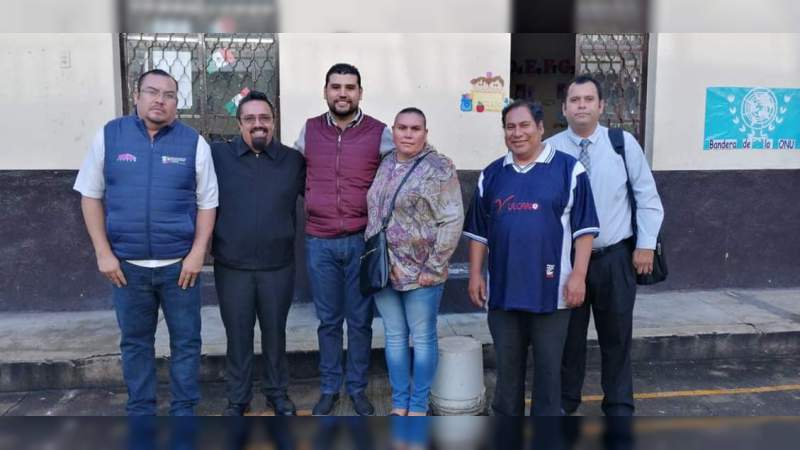 Octavio Ocampo en Zitácuaro, Michoacán se compromete a fortalecer al sector educativo - Foto 2 