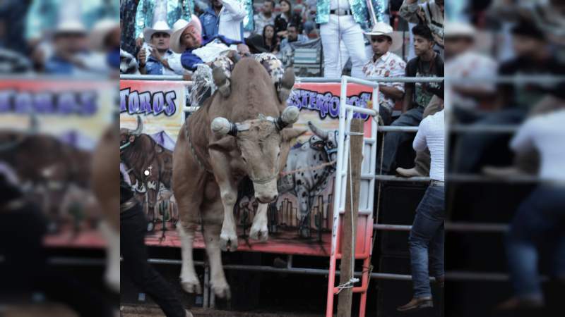 A la vuelta de la esquina el Festival de Nuestras Tradiciones y la Corrida de Noche de Muertos - Foto 1 