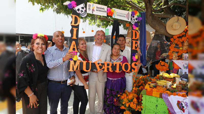 Inauguran Exposición de Altares de Día de Muertos en la SEE - Foto 0 