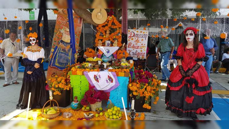 Inauguran Exposición de Altares de Día de Muertos en la SEE - Foto 3 