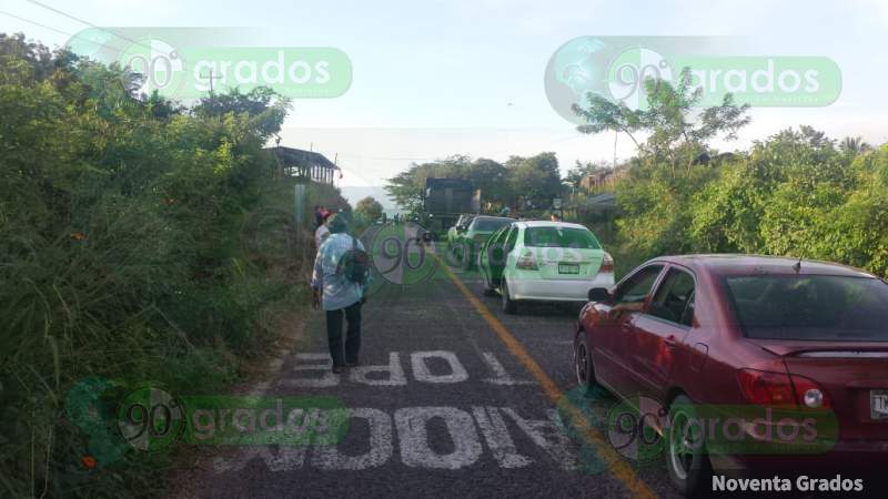 Pobladores de Ostula, Michoacán, instalan revisiones vehiculares tras emboscada a Guardia Local 
