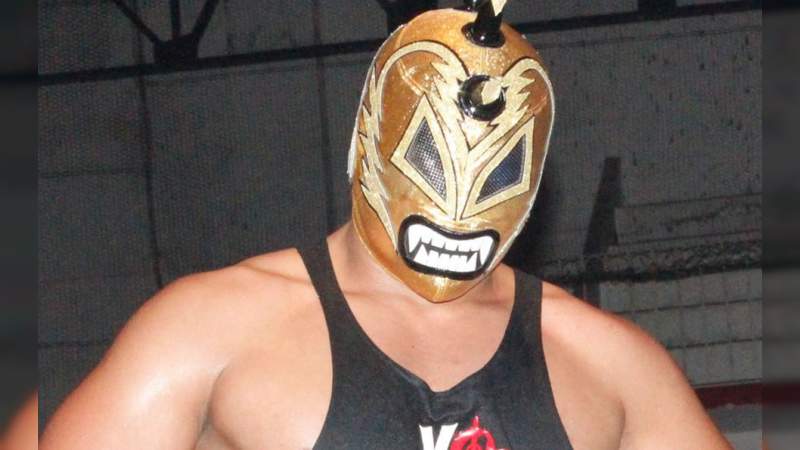 Balean a luchador mexicano en plena función 