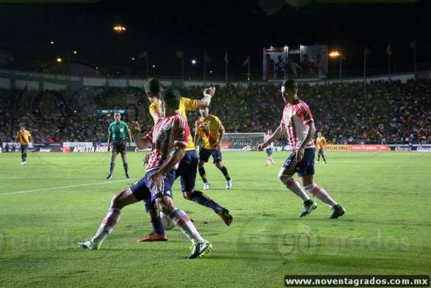 Monarcas vence 2-0 a Chivas en el Estadio Morelos - Foto 2 