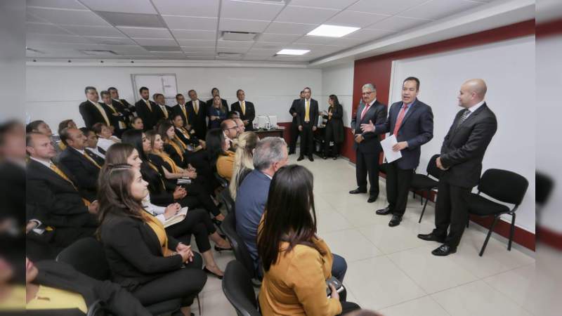 Da posesión Carlos Herrera a nuevos funcionarios de la SEE - Foto 0 
