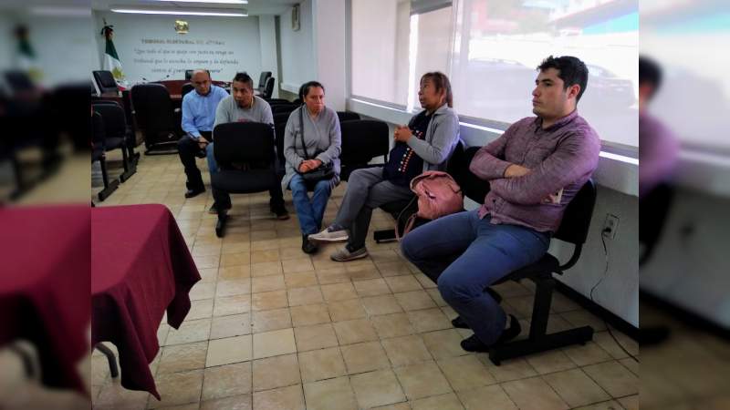 Sostienen magistrados del TEEM reunión de trabajo con habitantes de Nahuatzen - Foto 1 