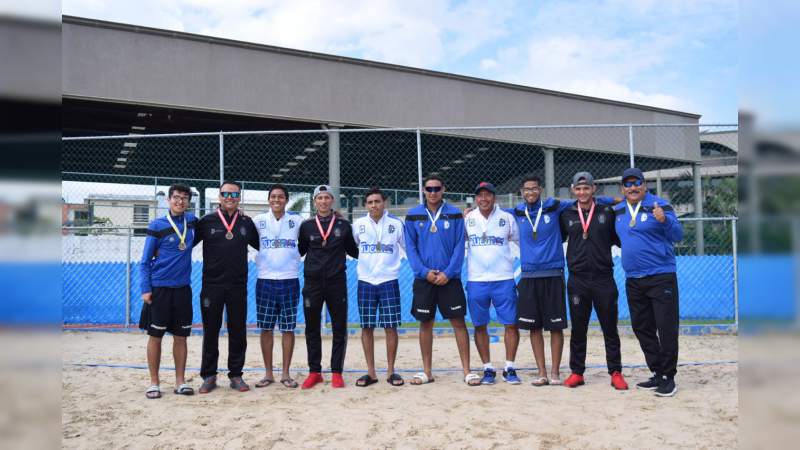 Bronce a Coalcomán en torneo  Nacional de voleibol de playa - Foto 0 
