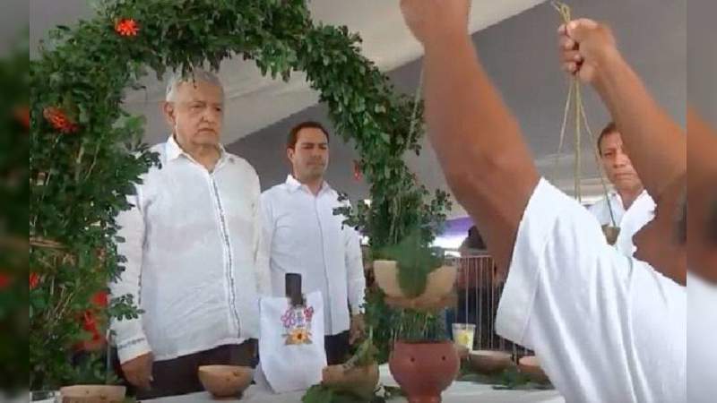 AMLO recibe una limpia por sacerdotes mayas 