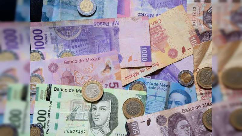 Trabajadores enfrentan desempleo con sus ahorros: Retiran 8 mil millones 