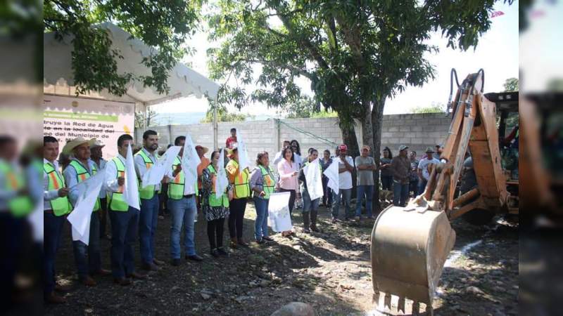 Octavio Ocampo, autoridades estatales y municipales arrancan obra para dotar del servicio de agua potable en Benito Juárez - Foto 0 