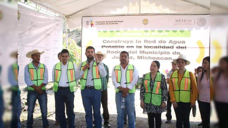 Octavio Ocampo, autoridades estatales y municipales arrancan obra para dotar del servicio de agua potable en Benito Juárez - Foto 1 