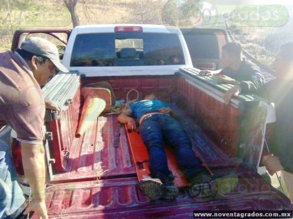 Motociclista pasó 9 horas en el fondo de un barranco hasta ser rescatado en Buenavista, Michoacán - Foto 0 