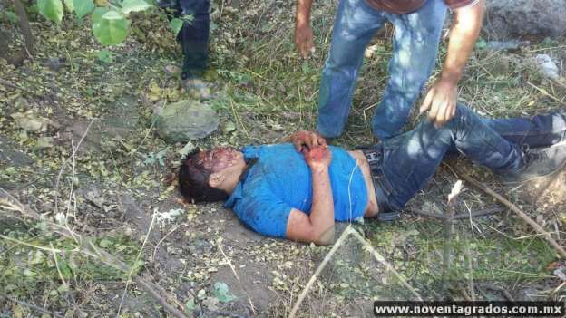 Motociclista pasó 9 horas en el fondo de un barranco hasta ser rescatado en Buenavista, Michoacán - Foto 1 
