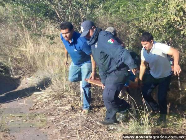 Motociclista pasó 9 horas en el fondo de un barranco hasta ser rescatado en Buenavista, Michoacán - Foto 2 
