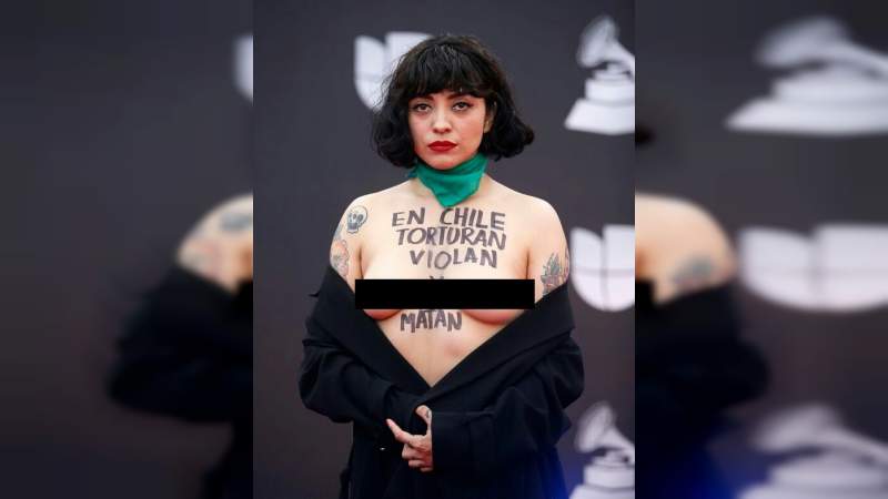 Mon Laferte se desnuda en los Latin Grammy 2019 