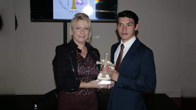 El novillero moreliano Isaac Fonseca recibió doble reconocimiento en España - Foto 0 