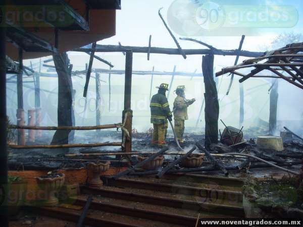 Se registra incendio en restaurante de Jiquilpan, Michoacán - Foto 0 