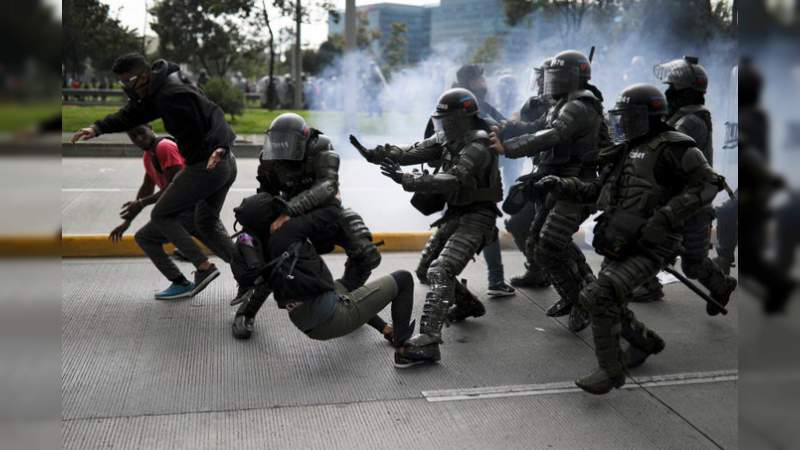 Tres muertos en protestas en Colombia 