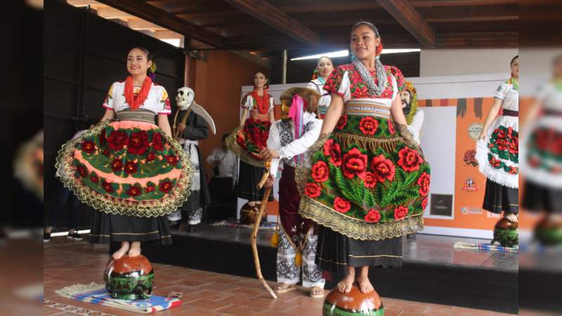 Con Jornadas de Turismo UdeMorelia reconoce el valor artístico de las artesanías michoacanas  - Foto 0 