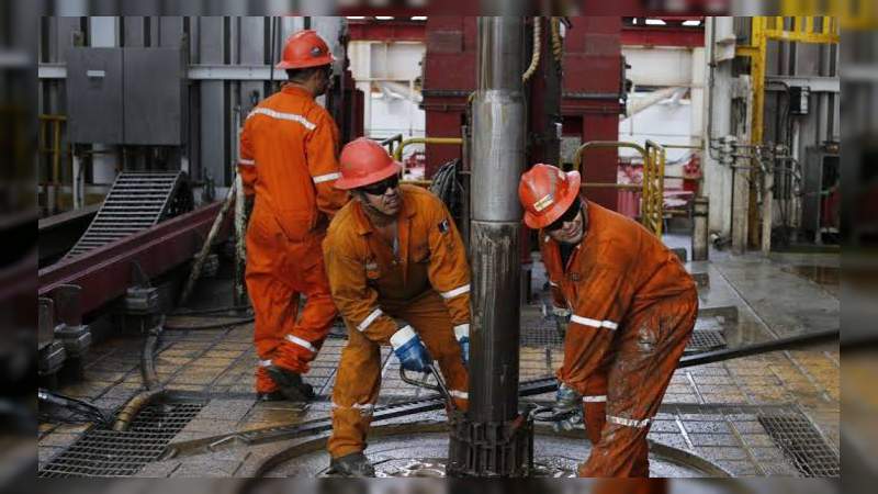 Retrocede producción petrolera en octubre 