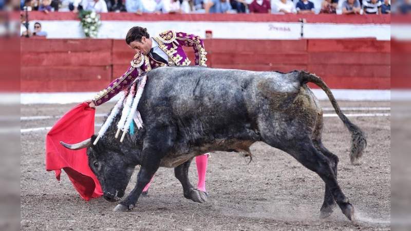 Tarik Othón cortó tres orejas en Jiquilpan y se alzó como digno triunfador - Foto 1 