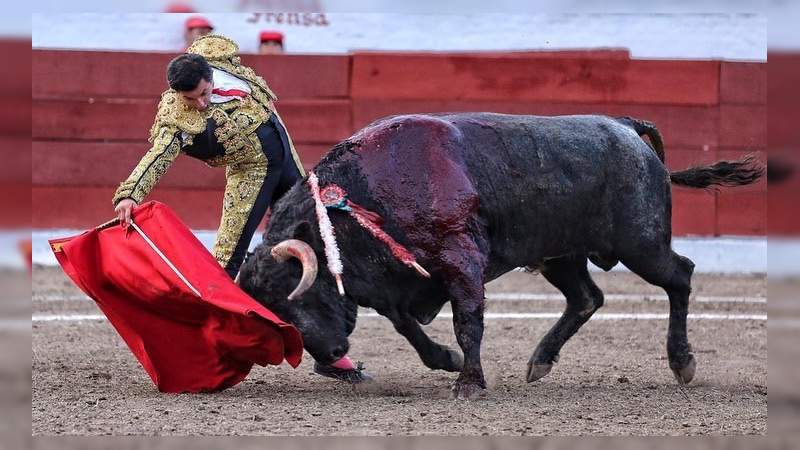 Tarik Othón cortó tres orejas en Jiquilpan y se alzó como digno triunfador - Foto 2 