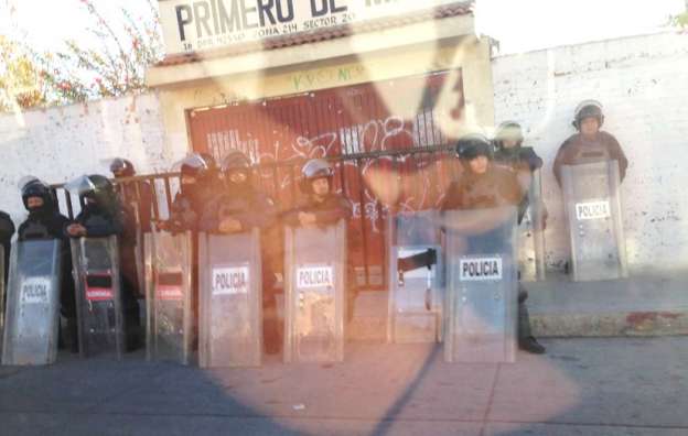 LA CNTE-Gobierno amenaza nuevamente a escuela Primero de Mayo, granaderos la cercan: Antorcha  