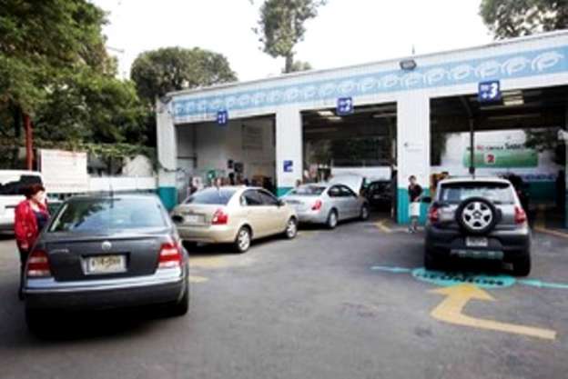 Continúa corrupción y “coyotaje” en verificentros en el Valle de México 