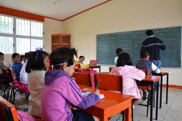 Sancionarán a maestros que no acudan a laborar el 5 de febrero 