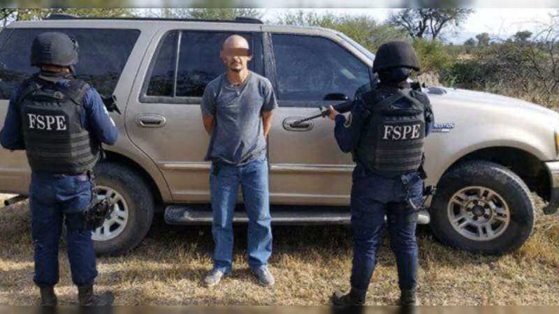 Capturan en Guanajuato a dos michoacanos en poder de armas largas, explosivos y marihuana - Foto 1 