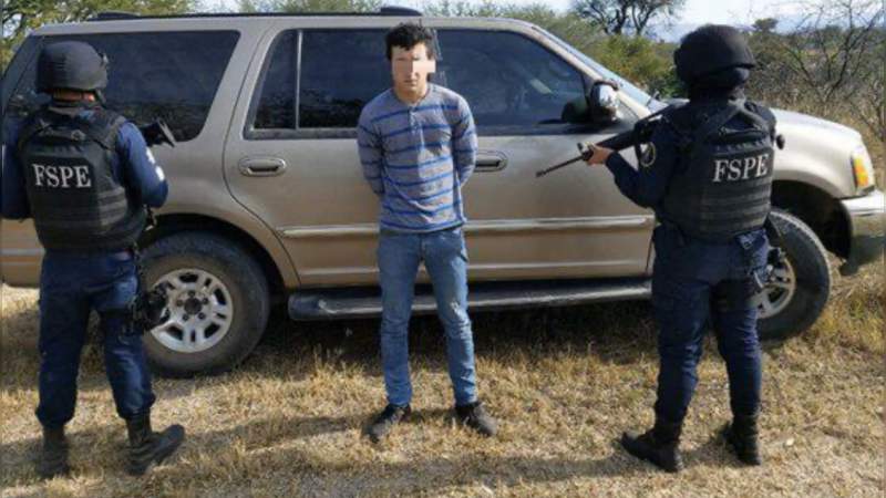 Capturan en Guanajuato a dos michoacanos en poder de armas largas, explosivos y marihuana - Foto 2 