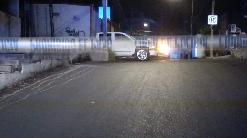 Ladrones de vehículos disparan contra camioneta que no pudieron robarse, en Celaya, Guanajuato - Foto 0 