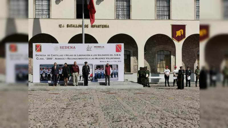 Reciben 195 conscriptos de la clase 2000 cartilla de Servicio Militar Nacional - Foto 1 