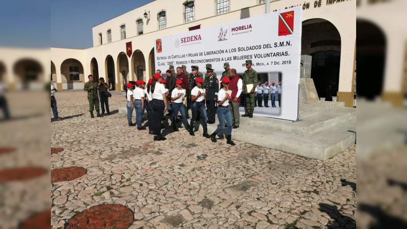 Reciben 195 conscriptos de la clase 2000 cartilla de Servicio Militar Nacional - Foto 3 