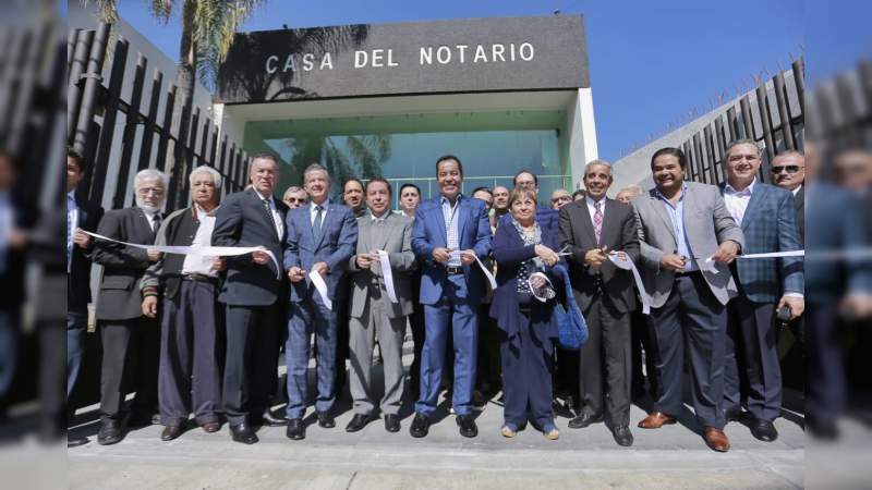 Toma protesta Carlos Herrera a nueva mesa del Colegio de Notarios - Foto 1 