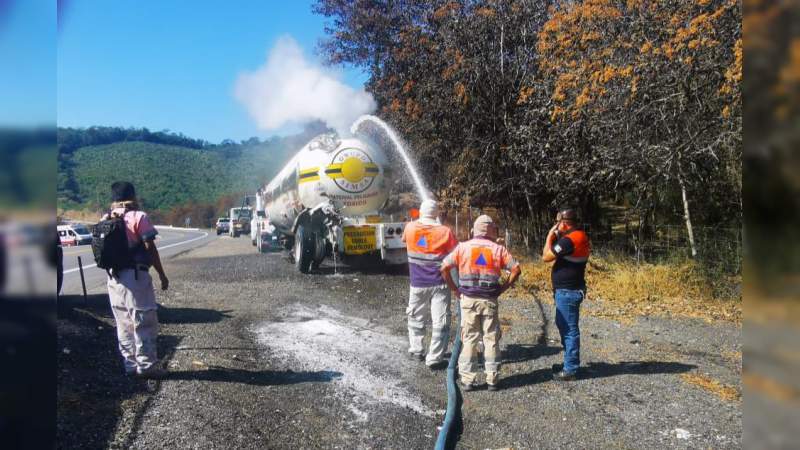 Concluye PC labores de limpieza en autopista  - Foto 0 