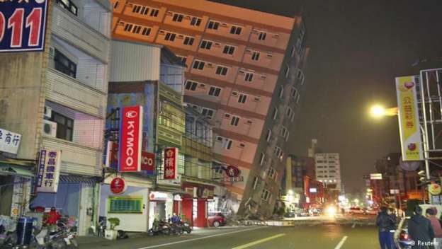 Tres muertos y más de 150 hospitalizados tras sismo de 6.4 grados en Taiwán - Foto 1 