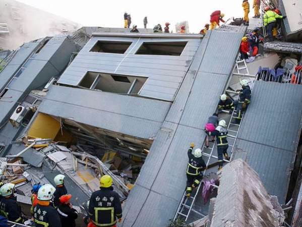 Tres muertos y más de 150 hospitalizados tras sismo de 6.4 grados en Taiwán - Foto 3 