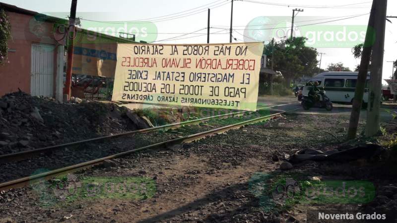 CNTE bloquea las vías del tren en Lázaro Cárdenas, Michoacán - Foto 3 