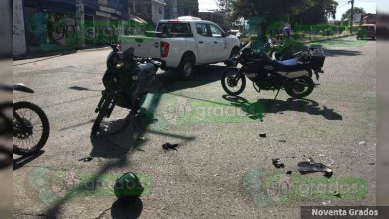 Combiero choca a policía en Morelia, Michoacán, hay dos heridos 