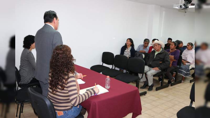 Reciben magistrados del TEEM a integrantes del Concejo Comunal de Comachuén - Foto 1 
