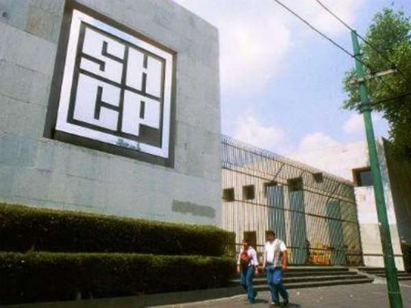 Secretaría de Hacienda prevé ajuste de 135 mil millones de pesos en gasto del Gobierno para el 2016 