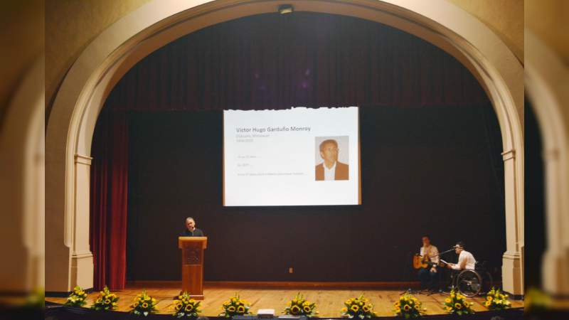 Rinde UMSNH homenaje póstumo a Víctor Hugo Gardño Monroy - Foto 1 
