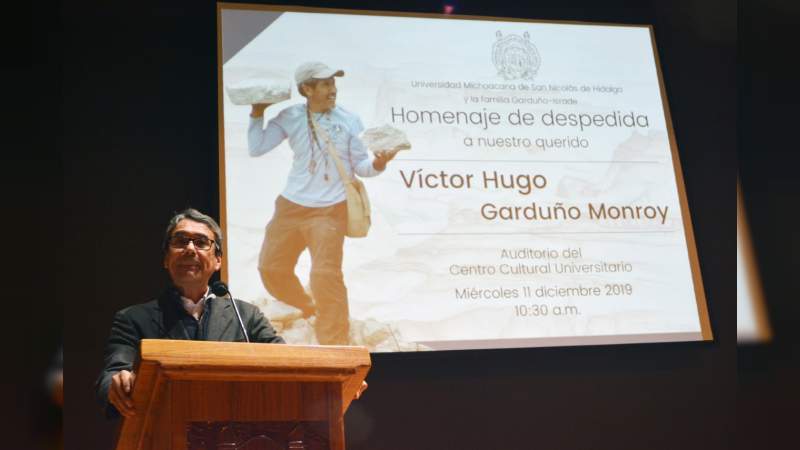 Rinde UMSNH homenaje póstumo a Víctor Hugo Gardño Monroy - Foto 2 
