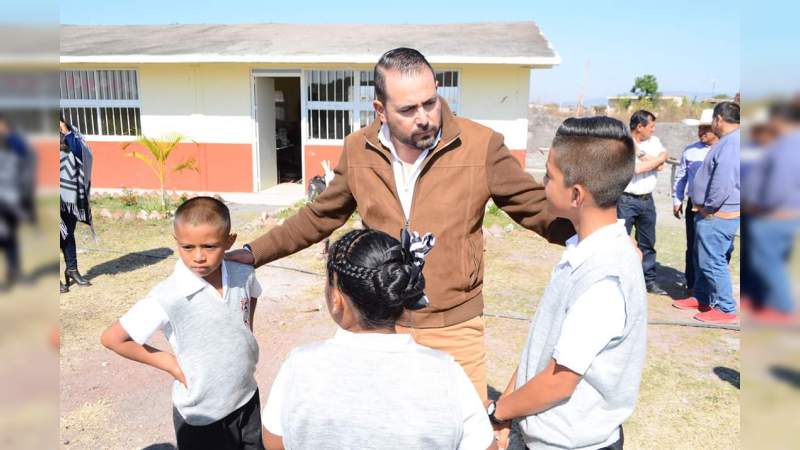 Reconoce Humberto González que Michoacán, con acciones, refrenda su compromiso con la educación 