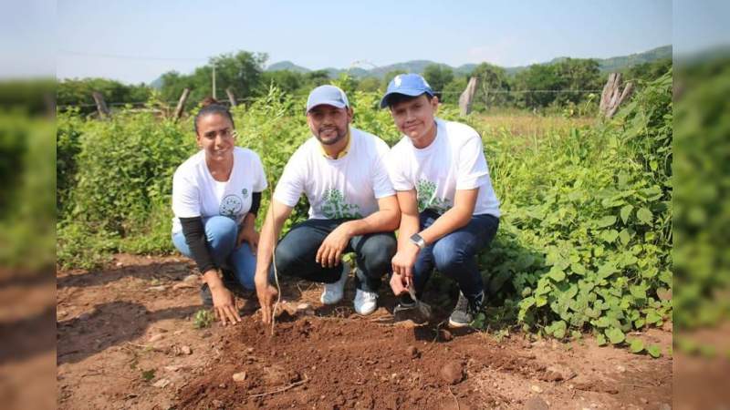 Logra Octavio Ocampo que jóvenes pueden liberar servicio social con acciones en pro del medio ambiente 