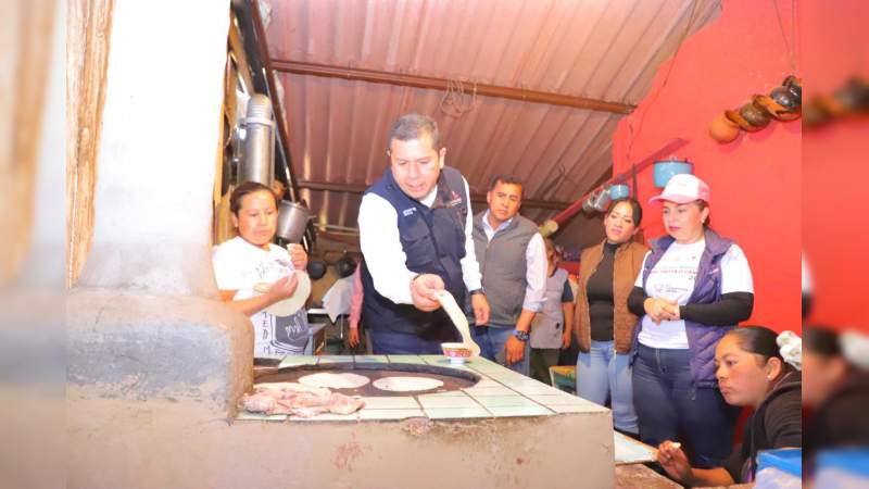 Construye Sedesoh estufas sustentables en la comunidad de El Laurelito, en Morelia