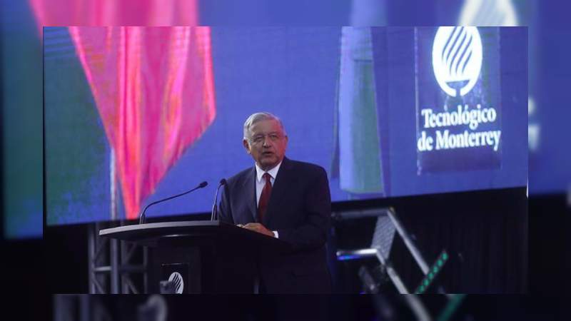 Gobierno y Tec de Monterrey darán becas a estudiantes de bajos recursos: AMLO 